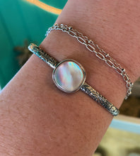 Load image into Gallery viewer, Mother Of Pearl Cuff